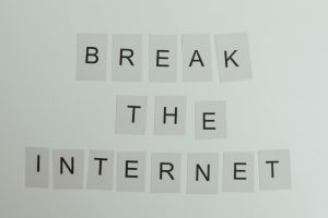 Conceptual image with text 'Break the Internet' using letter cards on a light background. — Jackpot Bob Casino la roulette so